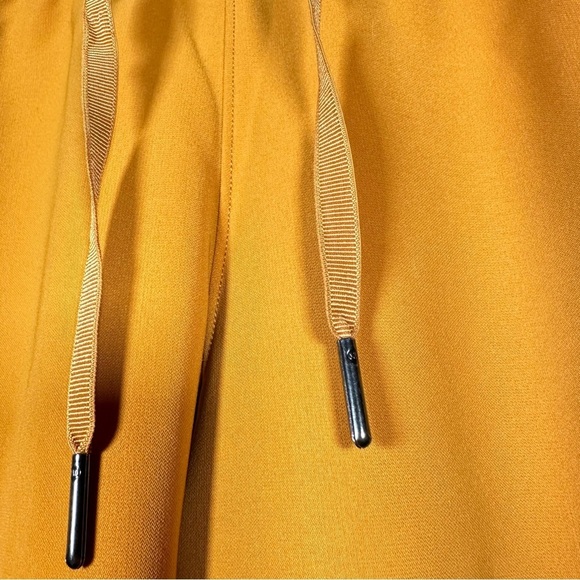 LULULEMON On the Fly 7/8 Woven Pant 27” in Fools Gold - Picture 11 of 13